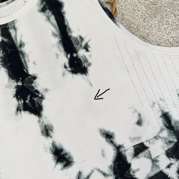 SOLD | Lululemon Train to Be Tank Top Shibori Mesh Deep Coal Size 10 - Picture 10 of 11